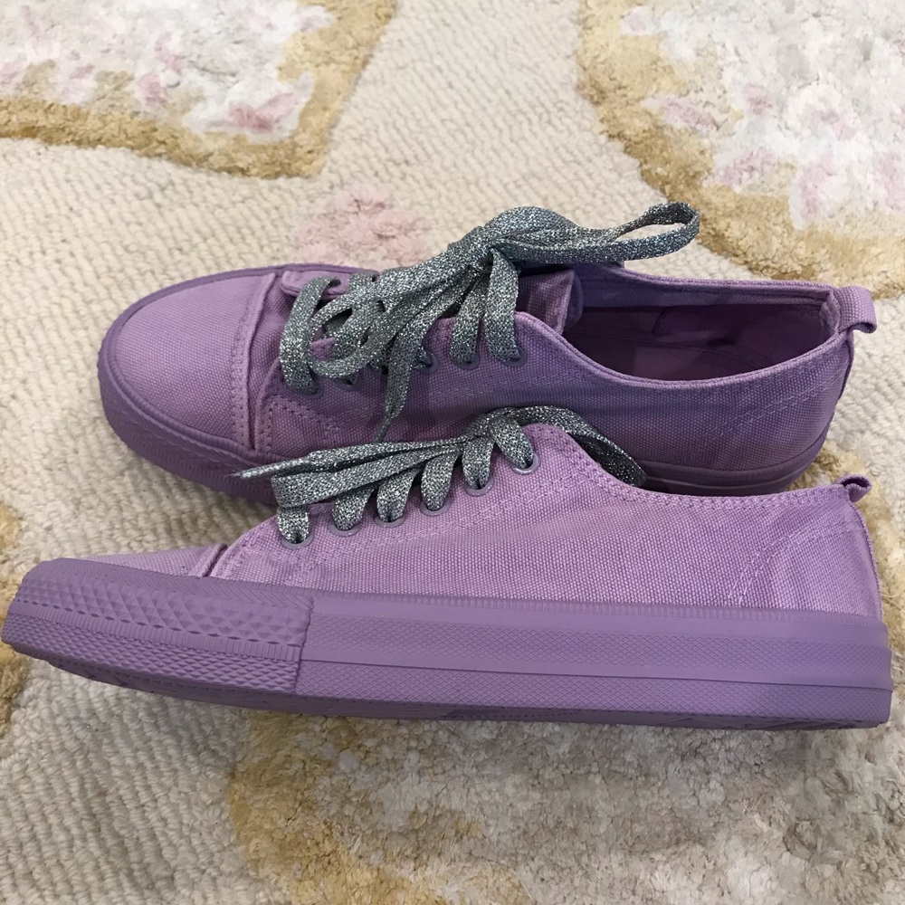 Brand new Converse-like sneakers.
